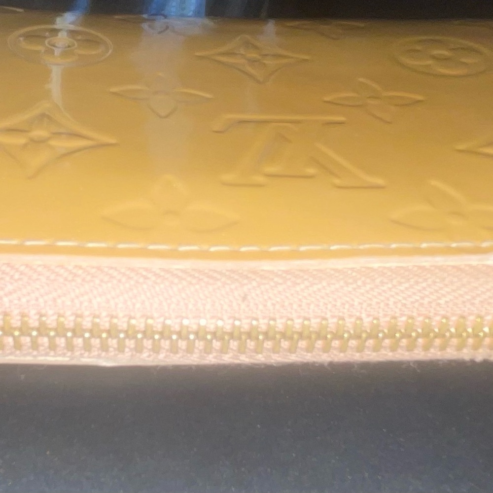 Louis Vuitton Monogram Vernis Zippy long gold Cream Leather Wallet